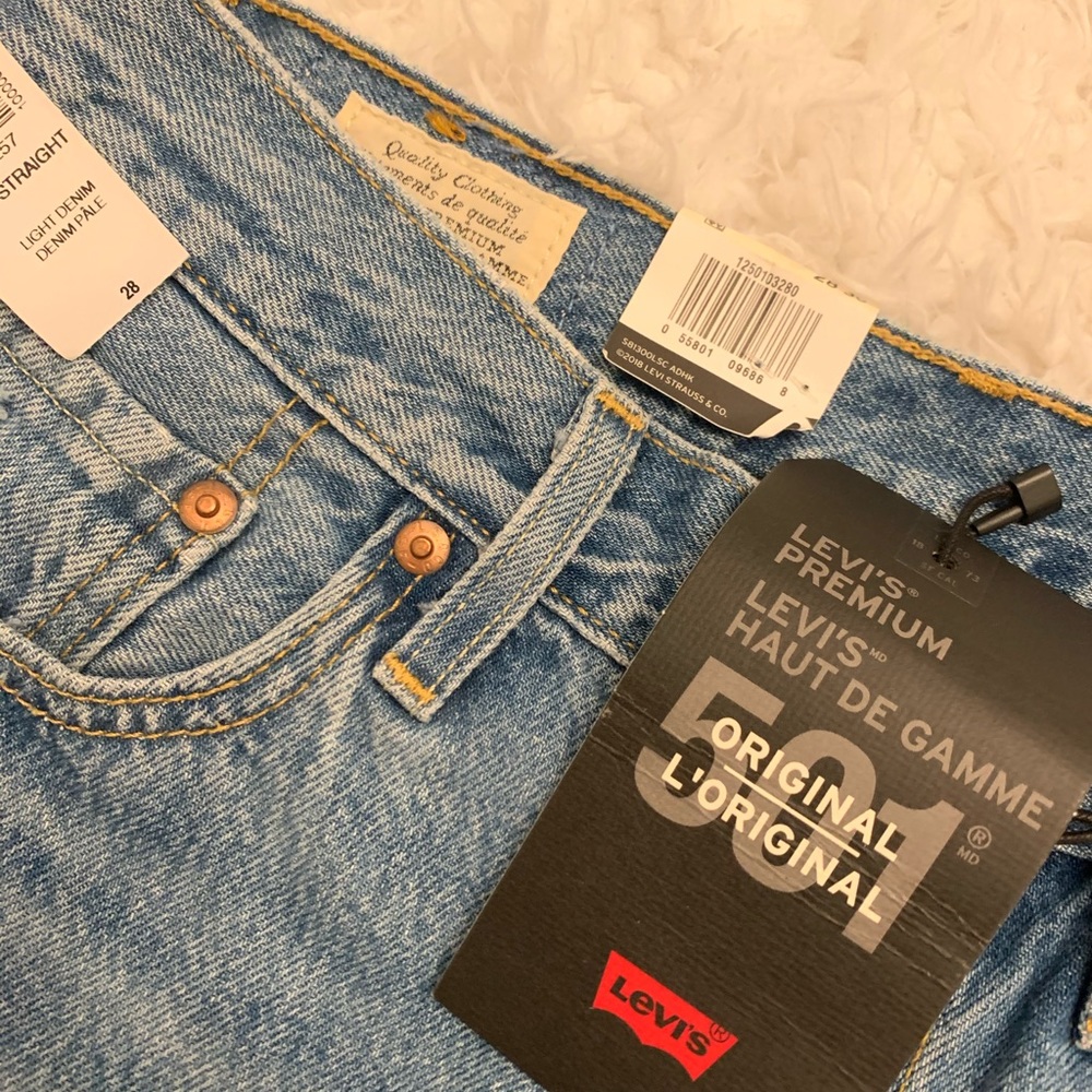 LEVIS STRAIGHT LEG JEANS WITH RIPS
